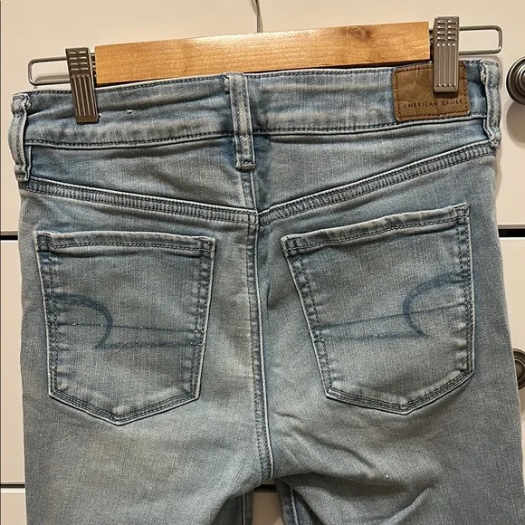 American Eagle Light Wash Jeans - Hi Rise - Picture 9 of 9